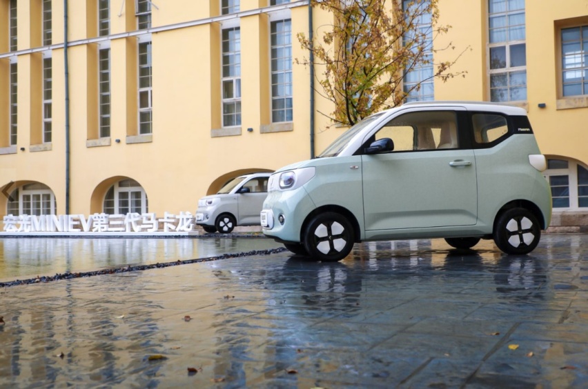 新款宏光MINIEV，卖4.68万，除了续航加长至215km，还有啥变