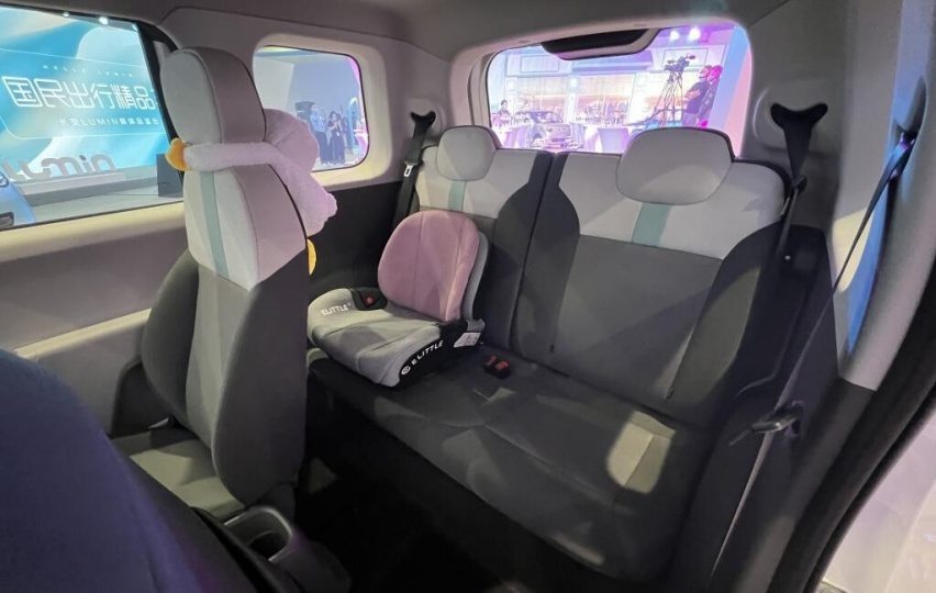 征战微型车市场，正面硬刚宏光MINI EV，长安LUMIN正式亮相