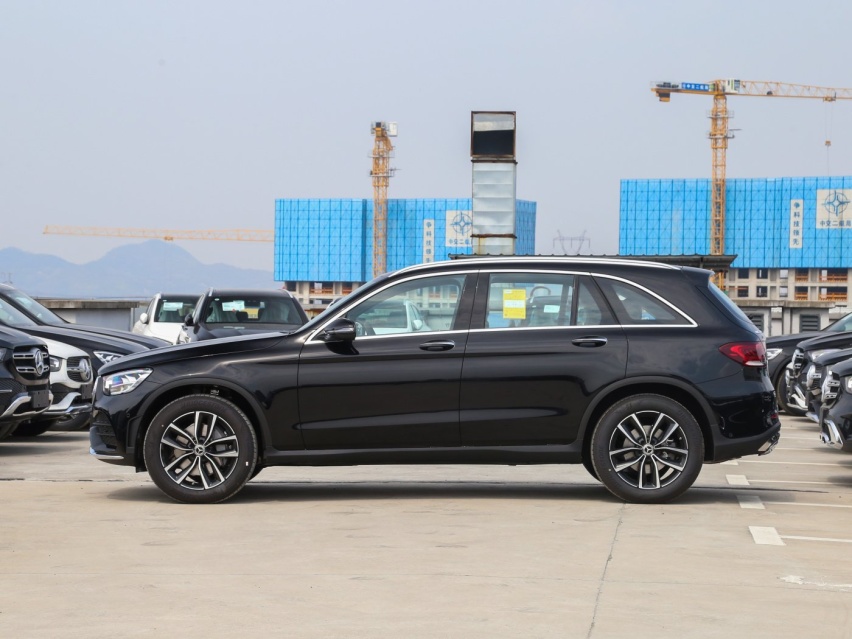 奔驰GLC还是特斯拉Model Y？中型SUV到底怎么选