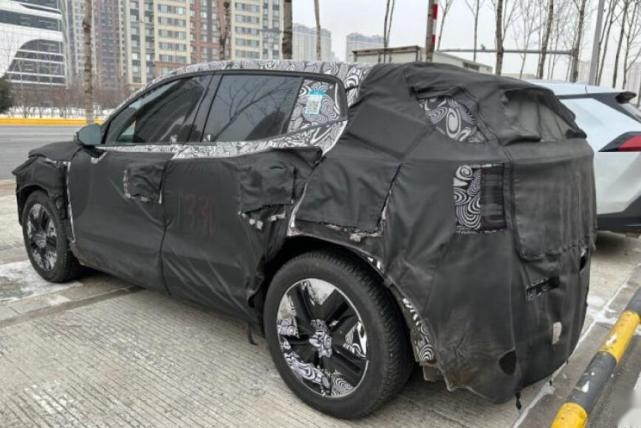 中国生产/浩瀚架构/纯电小型SUV，沃尔沃EX30将于6月中亮相