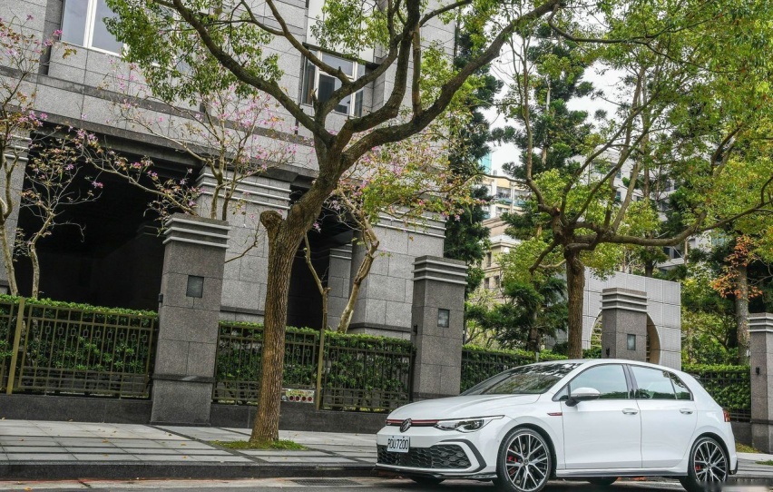 试驾海外版高尔夫GTI，四代EA888引擎245匹马力