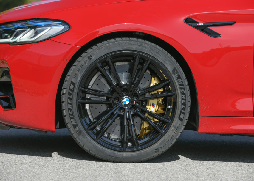 4.4T+8AT的宝马，售价143.89万，不好驾驭的M5