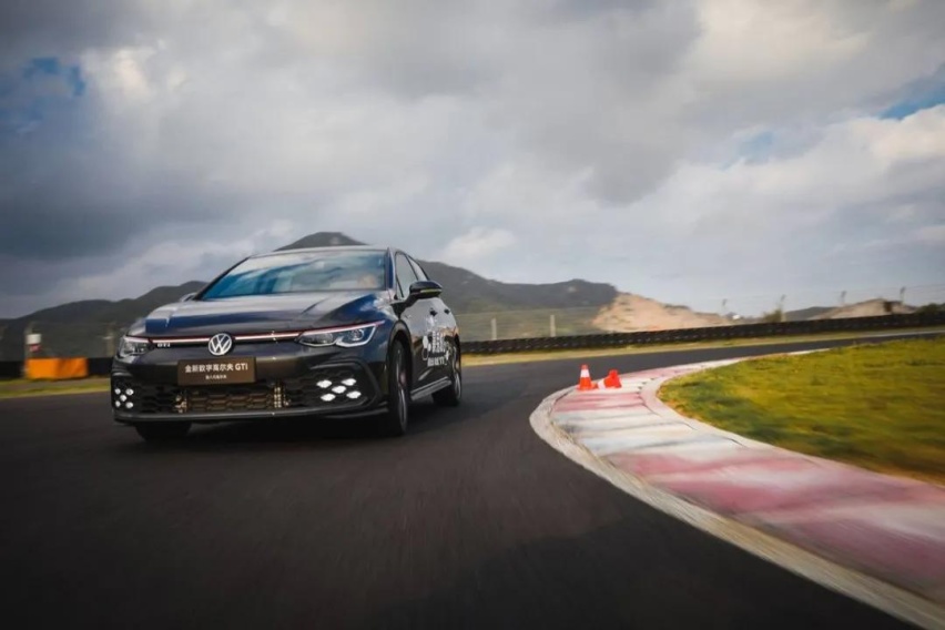 一次开够8代高尔夫GTI，告诉你为什么买它要趁早！