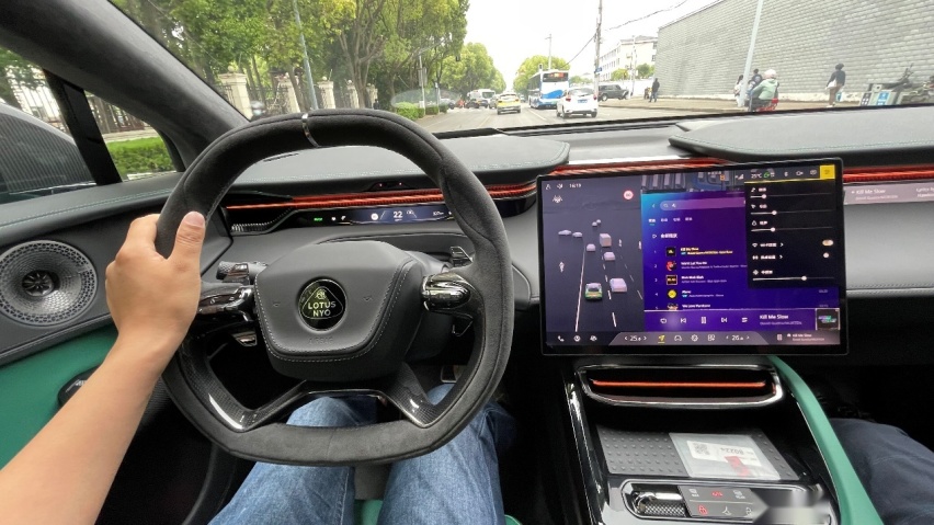 路特斯Eletre探店，游戏里的超跑，我终于开到了！