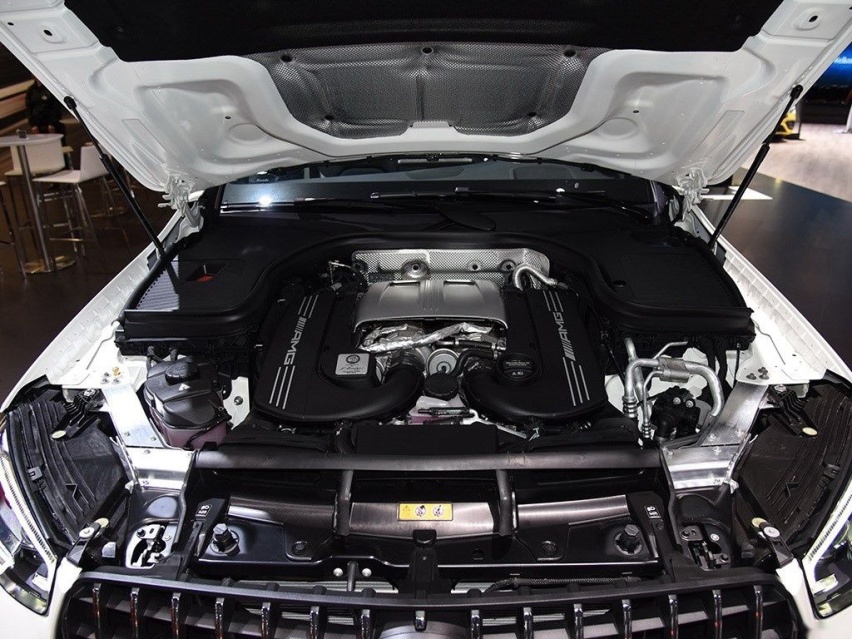 全新奔驰AMG GLC 63谍照曝光，想要V8快买现款！