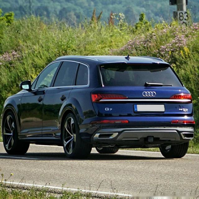 非常霸气改款奥迪q7海外实车