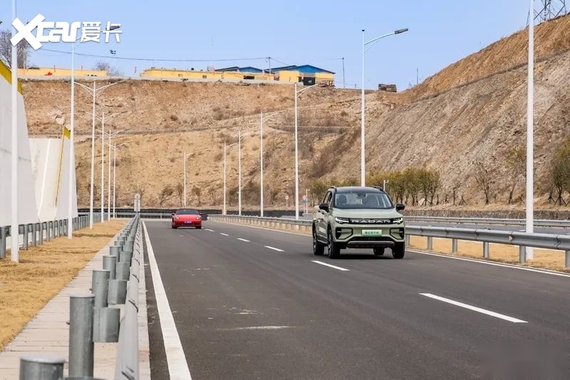 泥石流场地的撞色设计,雷达地平线:谁说纯电皮卡不能野?