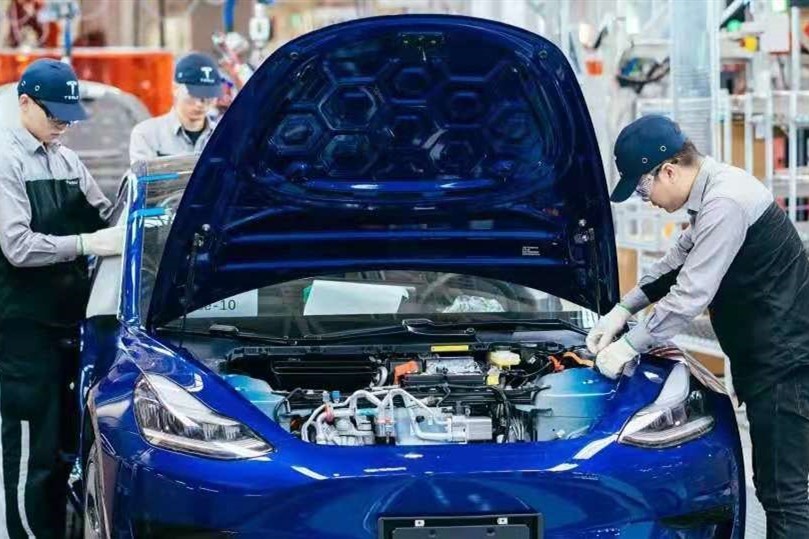 国产特斯拉Model3亮相，设计延续，售价35.58万元