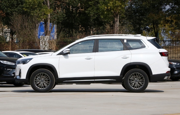 1.6T+手动挡，售价10.69万元，2023款捷途X90 PLUS府