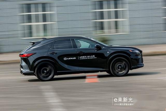 LEXUS雷克萨斯全新一代RX &全新RZ 成都上市