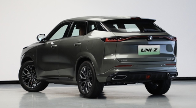 家族全新紧凑SUV！搭载全新混动系统，长安UNI-Z首发亮相！
