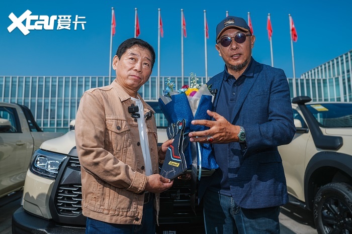 从“交车”到“交底”：魏建军为V6火炮首批车主交车
