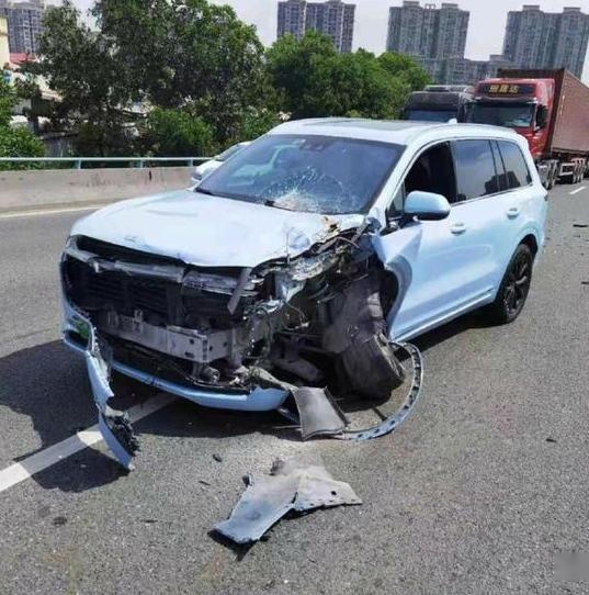 遭遇严重车祸而安全气囊又未弹出，理想ONE是怎么了？
