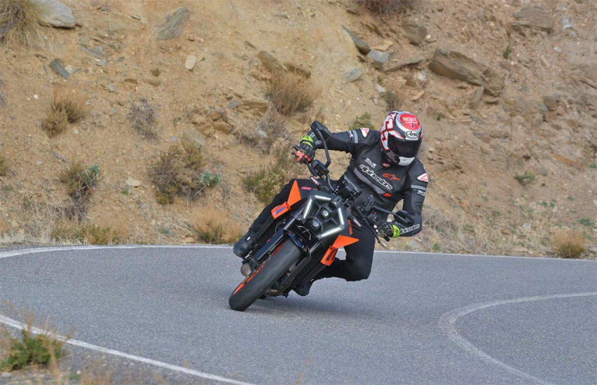 2024款KTM 990 Duke亮相，全新设计性能更强