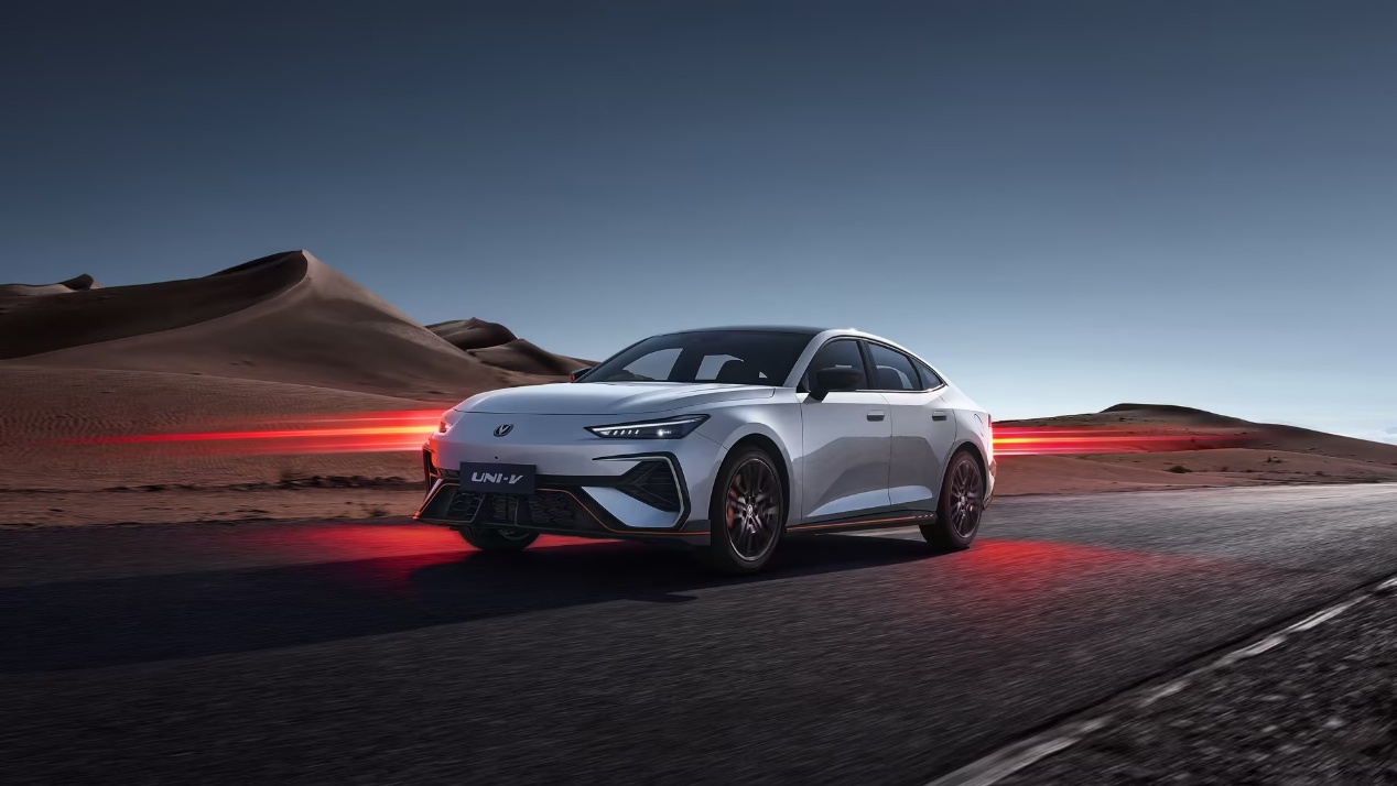 滿足你對優秀運動轎跑的所有想象!長安第三代UNI-V價格發布,到手價9.79萬元起! 滿足你對優秀運動轎跑的所有想象!長安第三代UNI-V價格發布,到手價9.79萬元起!