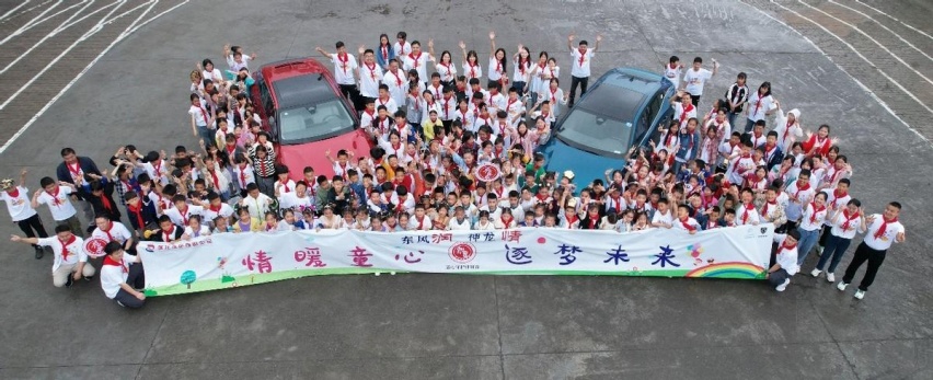 闪耀博鳌论坛连拿两项大奖，TA成了名副其实的“车圈显眼包”