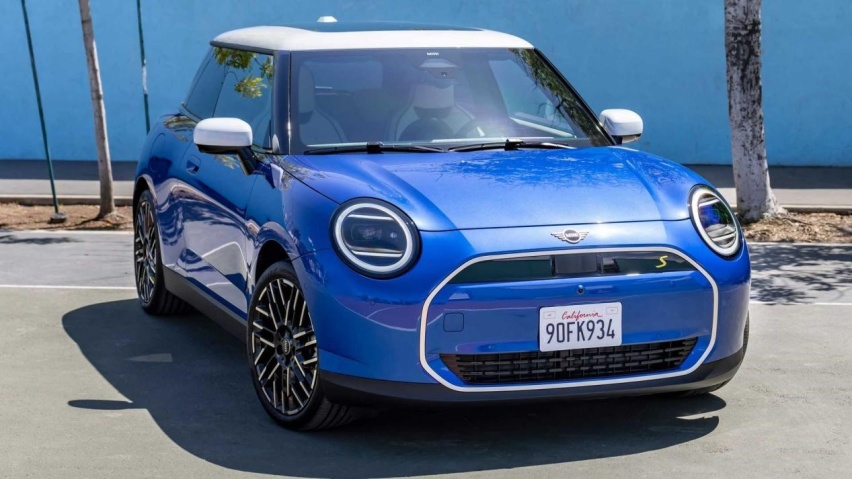 全新MINI COOPER EV内饰曝光，取消仪表盘中控更具科技感