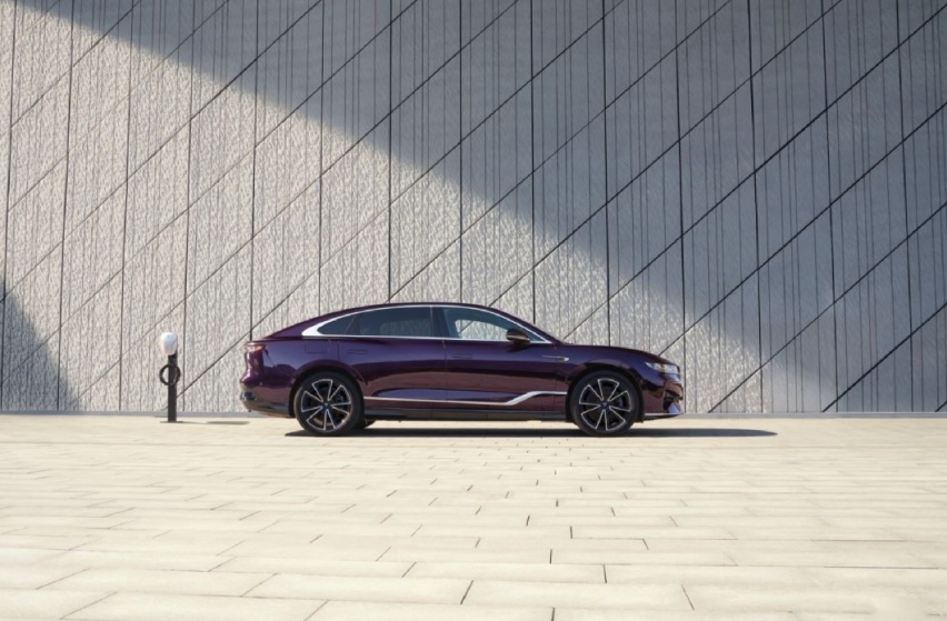 262km+1260km绝佳搭配  岚图追光PHEV 25.28万元起
