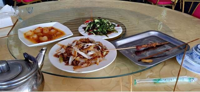 又是冰雹，又是追尾，草原天路自驾游硬是成了历险记