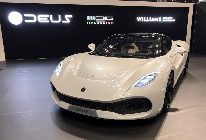 Deus Vayanne电动超跑，2200马力输出，于纽约车展上首次亮