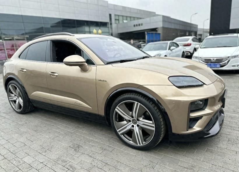 保时捷Macan EV实车到店，售价72.8万起