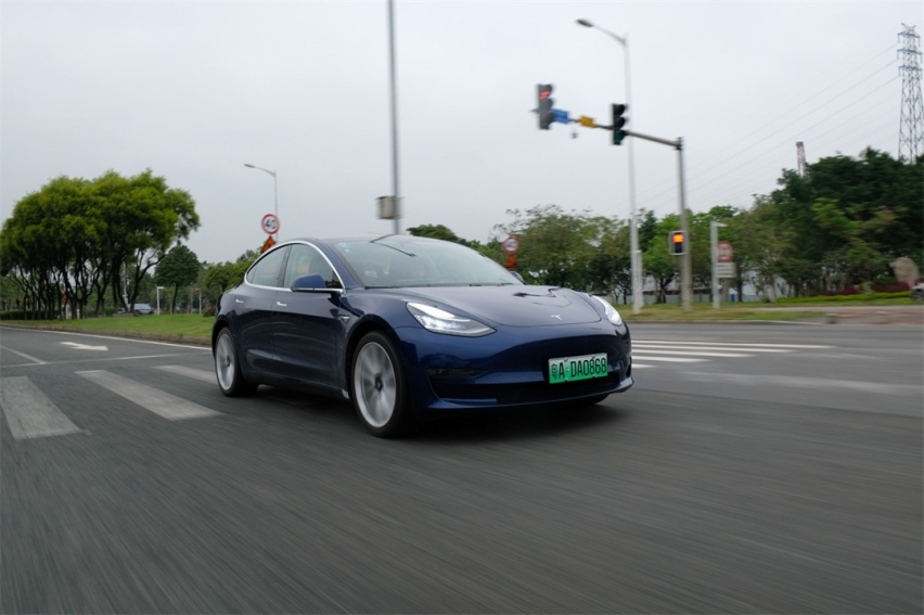 当SUV对上轿车，这2台电动车该怎么选？