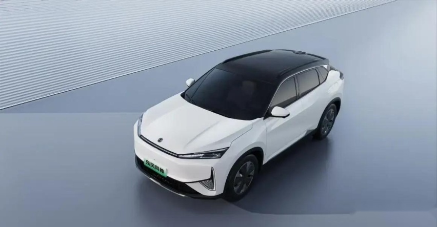 东风风神首款插电式混动汽车：皓瀚 PHEV，综合续航1350km