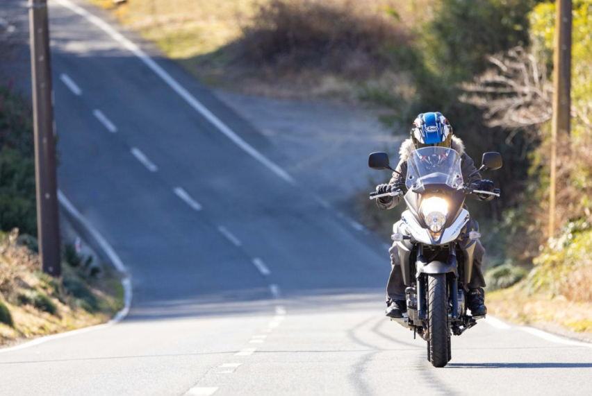中排量休旅摩托，2023款铃木V-Strom650，配置一般机械性能强