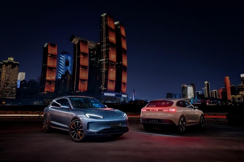 坐拥“双智天花板”，AITO问界M5纯电版实力不输特斯拉Model Y