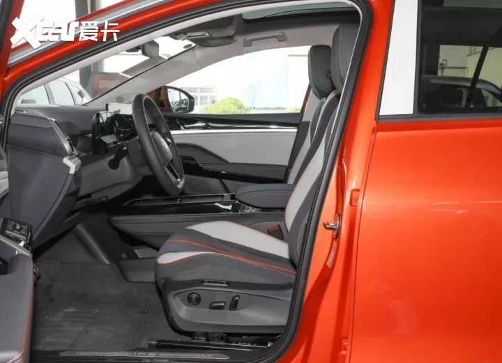 30万预算，Model Y、ID.6 CROZZ，谁才是最潮玩家？