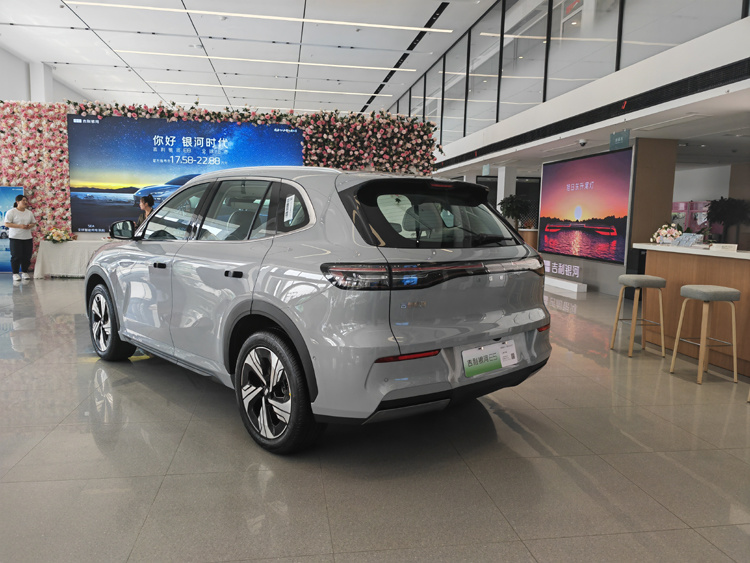 紧凑型纯电SUV 体验吉利银河E5