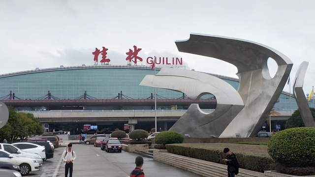 桂林两江机场停车场收费多少钱一天，机场附近有便宜的停车场吗？