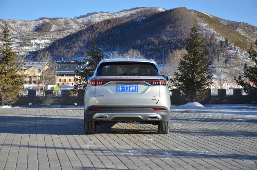 试驾BEIJING-X7 拥有同级最长的轴距和行政轿车的静谧性