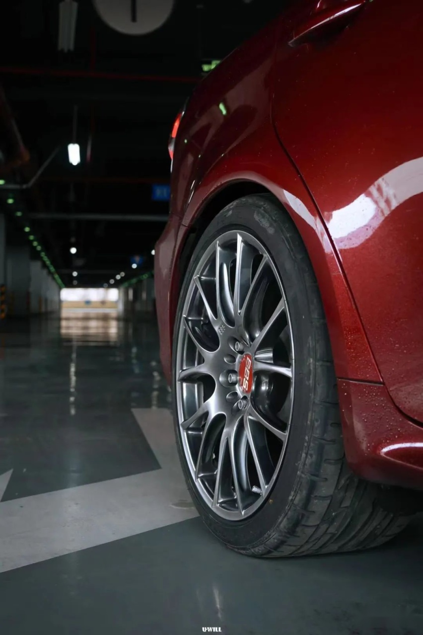 移植了5.0 V8机器的雷克萨斯IS300，这是给宝宝的见面礼？