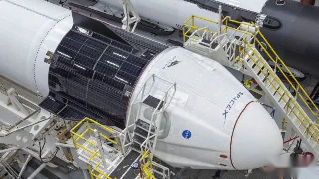 SpaceX载人上太空：九个关键阶段与两位优秀的宇航员