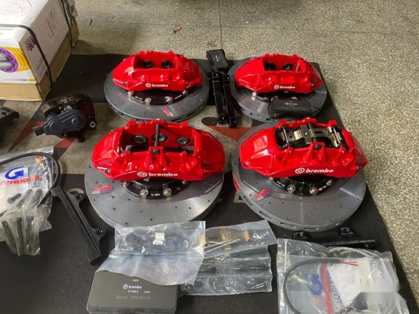 油价太贵被迫买Model 3高性能版，帮老婆磨合新车顺便改装玩玩
