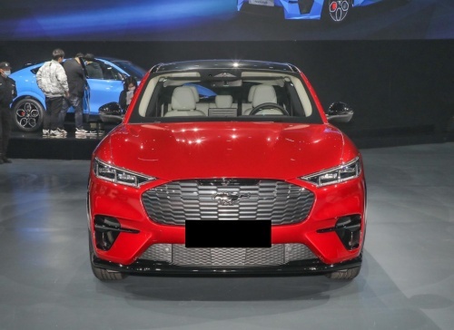 爱驰U6、福特MustangMach-E,年轻人的第一台纯电SUV推荐