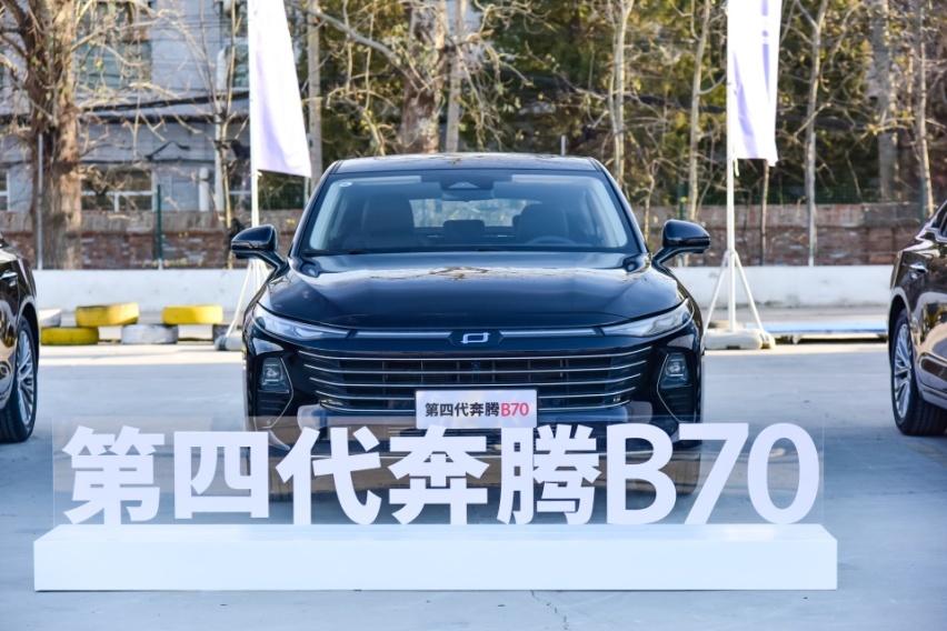 安全品质再升级 第四代奔腾B70极速翻滚挑战成功