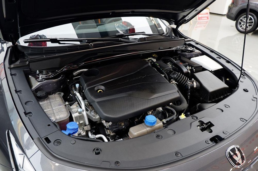 实拍长安第二代UNI-V：经典的10万级运动轿车，个性有型