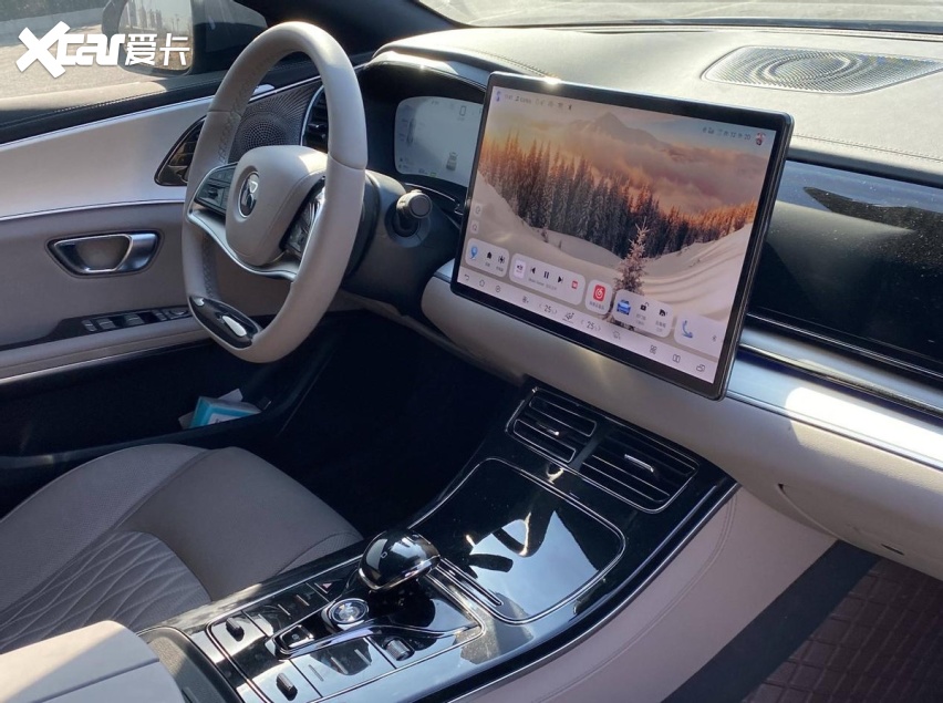 15万级混动轿车二选一！汉DM-i稳如老狗，星耀8凭啥抢风头？