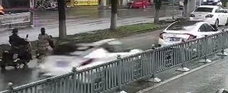 苏州奕泽追尾思域事件，说明什么问题？网友：中保研果然没被充值