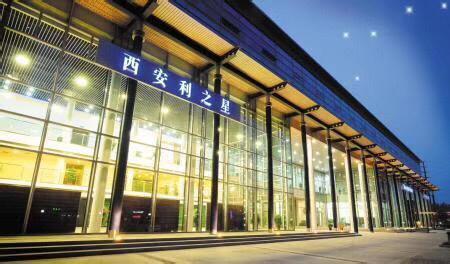 冷眼旁观：西安奔驰女车主事件持续发酵说明什么？