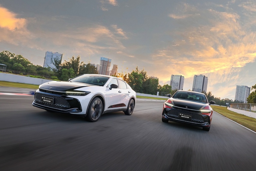 首搭2.4T双擎系统 试驾丰田皇冠 SportCross