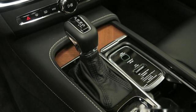 推荐四款优惠大的中大型轿车，最高降24万，最低22.10万