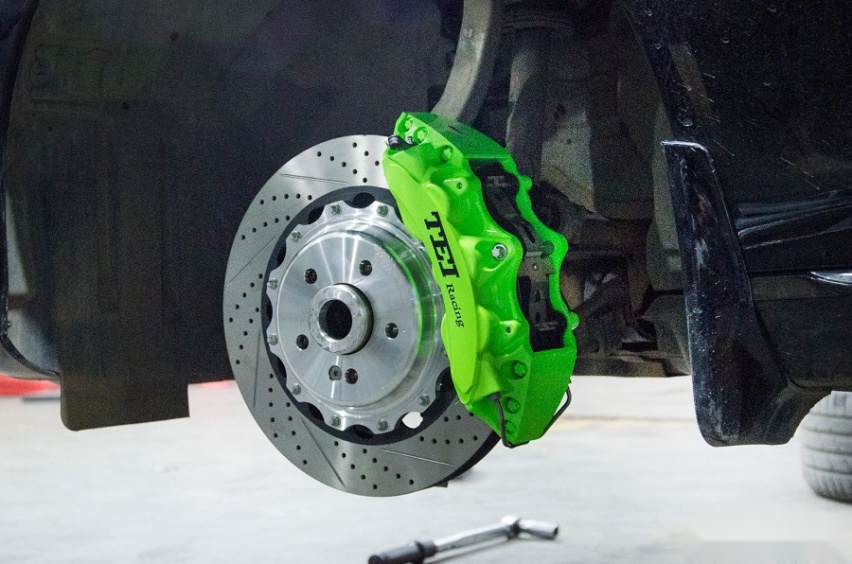 奔驰E300前轮刹车改装P60NS六活塞卡钳套件TEI Racing
