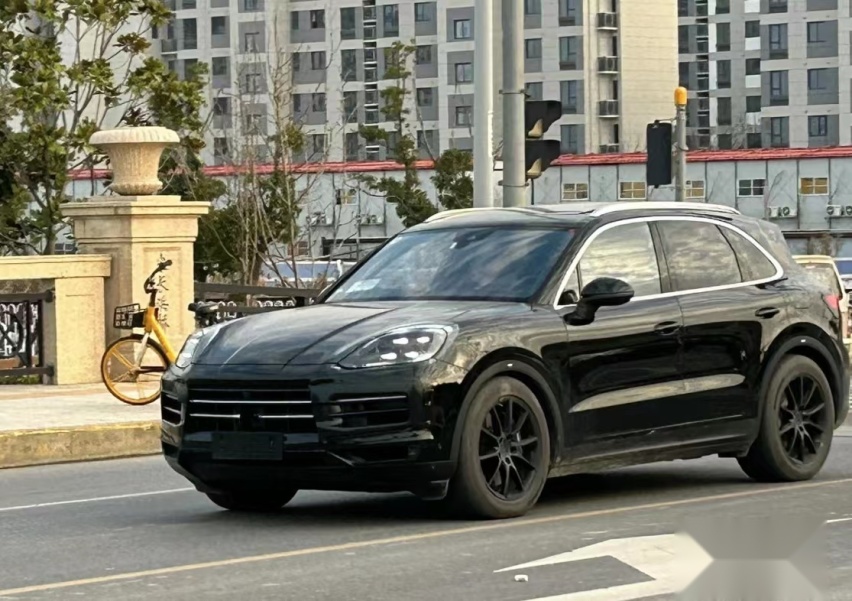 保时捷新款卡宴现身国内街头，造型更霸气，性能升级，土豪更爱？
