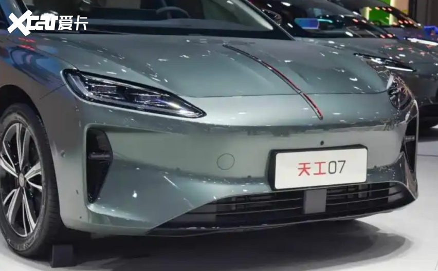 天工07：红旗把“体面”从大会堂门口，开进了晚高峰