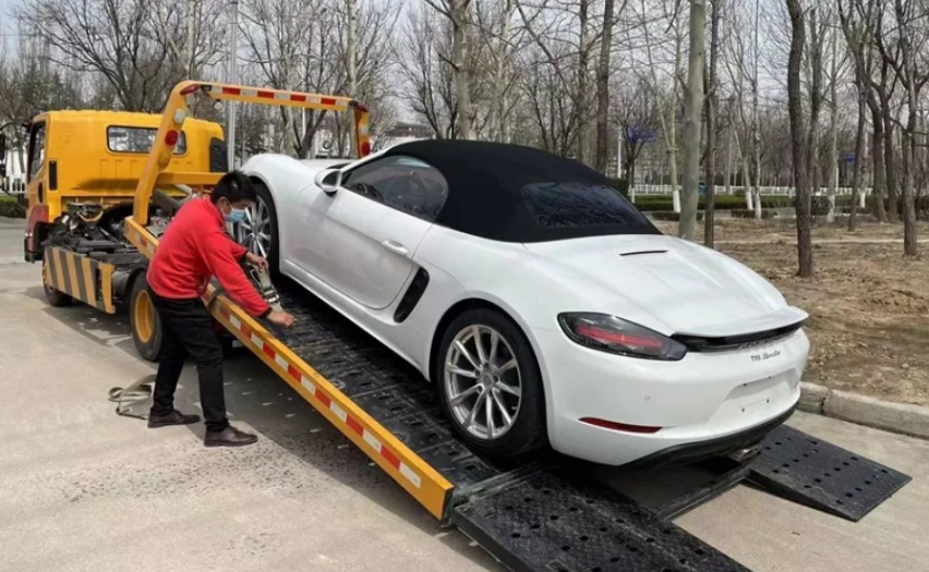 小米SU7上市，为啥新款保时捷Taycan却逆势涨价？