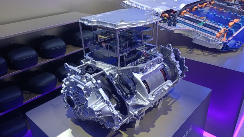 零百3.7秒，宝马i7 M70L是本届车展最强大的电动车？