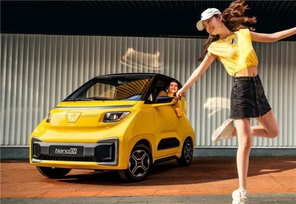 它和MINI EV相比怎么样 相信Nano EV个性的外观会更加吸引人